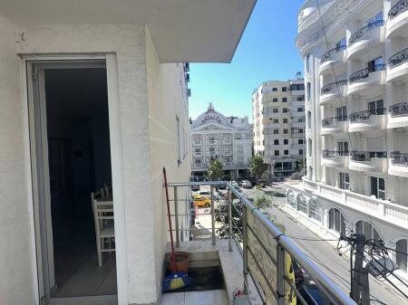 Appartamento in Affitto • 1+1+Balcone • Arredato  • 2° piano con ascensore, palazzo nuovo con amministrazione • Affitto a lungo termine 🏡Hotel Antalya, Spiaggia🏡 • 300€ ✅ __________________________________ PER ULTERIORI INFORMAZIONI👇 ENDRI CANI  Whatsapp/viber •INSTAGRAM: @endricani_goldkey_realestate •Facebook: Endri Gold Key RealEstate ■Indirizzo: Ufficio: Via Aleksander Goga Accanto a EHW Durres  Ufficio: Via Egnatia Centro Durres Ufficio: Quartiere 13, Spiaggia Durres