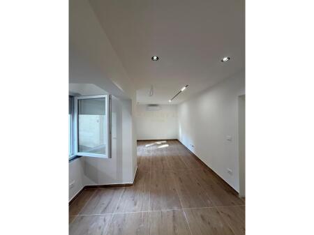 AT BARDHYL STREET WE RENT A SHOP SUITABLE FOR DIFFERENT TYPES OF BUSINESS!!