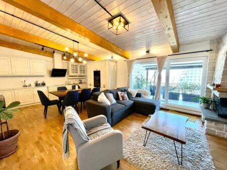 Penthouse per shitje 2+1+2 Prane Liqenit Artificial