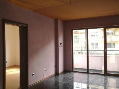 UFFICIO IN AFFITTO 75 M2 STRADA DI DURRËS 73.000 LEKE