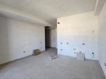 MONOLOCALE IN VENDITA VICINO ALL'OSPEDALE AMERICANO 3
