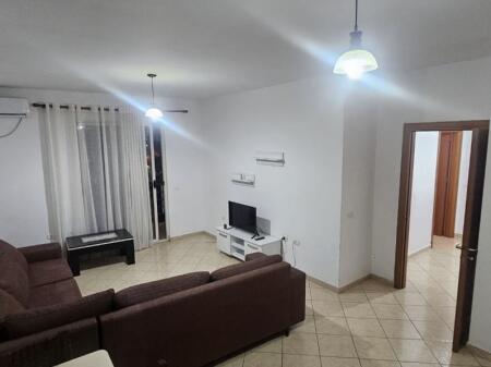 Appartamento 1+1 in vendita a Yzberisht, di fronte a KMY