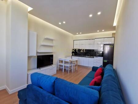 VENDIAMO APPARTAMENTO 1+1 VICINO ALL'HOTEL COLOSSEO, VIA DURRËSIT !!! 140.000 €