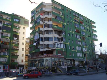 VENDESI APPARTAMENTO 2+1 PALAZZO CON FRECCIA 175.000 EURO