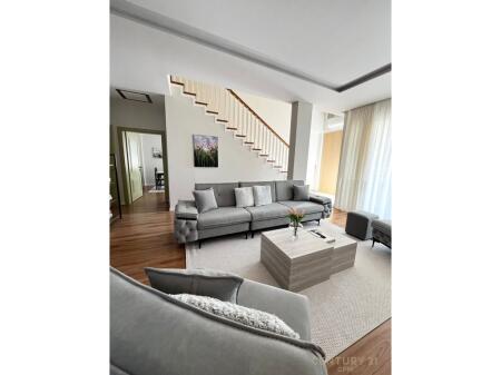 Affittasi villa su 3 piani a Prush 1.600 € /Mese