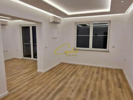 ZYRE ME QERA 120 M2 RRUGA MINE PEZA 900 EURO