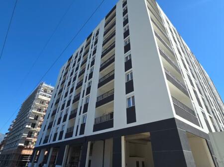 Shitet Apartament 2+1+2  tek Kompleksi Platinium 1, me pamje nga Bulevardi I Ri.