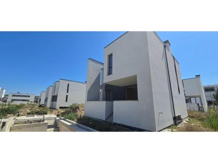3-STOREY VILLA WITH POOL AT TURQUOISE MARINA, LALEZ BAY!    800,000 €
