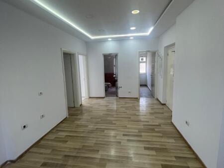 UFFICIO IN AFFITTO 75 M2 VIA ABDYL FRASHERI 700 EURO