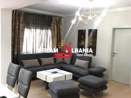 Appartamento 3+1 in affitto nella zona del centro vicino al ristorante Piazza a Tirana (ID 4231201)