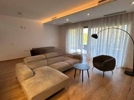 Villa su 3 piani in affitto presso Olive Grove Residence (ID BV22503) Tirana
