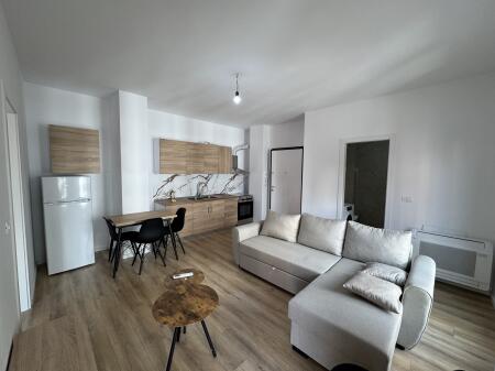 🏡 Appartamento 1+1 in affitto 📍 Vicino alla Scuola Rossa 📌 3° piano 🏢 Edificio del 2025 🛋️ Appena arredato  💶 Prezzo: 700 € (trattabile) 
