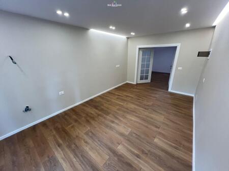 Ufficio in affitto in Via Elbasan (ID BZ2694) Tirana