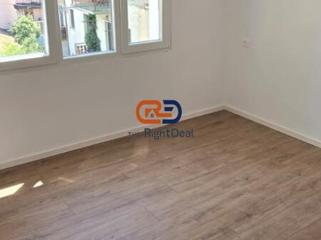 Vicino alla Strada di Kavaja, Super Appartamento 2+1 Appena Investito in Vendita!!!