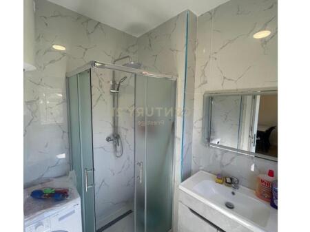 AFFITTIAMO IL PRIMO PIANO DI UNA VILLA  + POSTO AUTO, ALI DEM! 500 € /Mese
