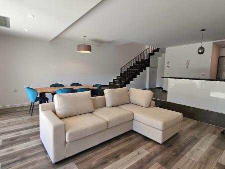 Villa di 3 piani in affitto vicino a TEG / Tirana