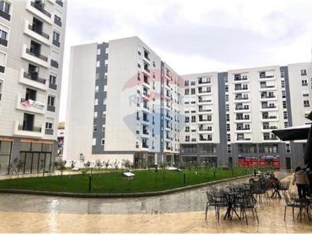 AMBIENT KOMERCIAL PER QIRA TEK KOMPLEKSI KONTAKT, 21 DHJETORI