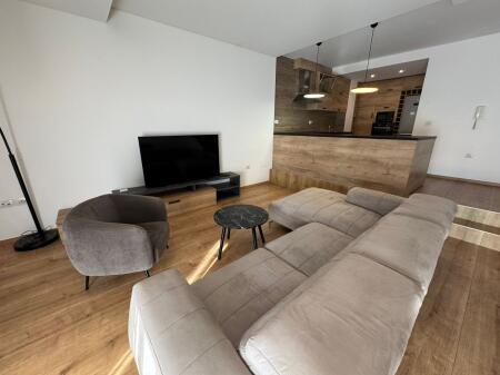 Super villa su 2 piani in affitto vicino a TEG (1500 Euro)