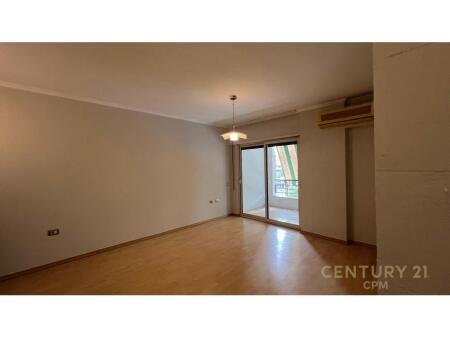 Apartament 2+1 per shitje te Komuna e Parisit