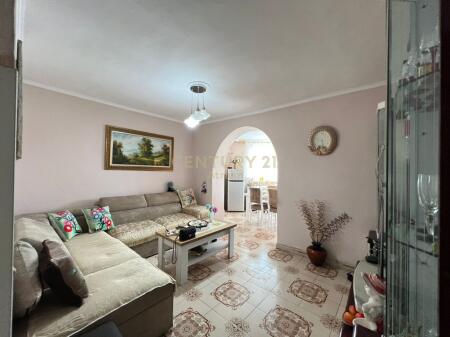 Apartament 3+1+2 per shitje te Materniteti i Ri