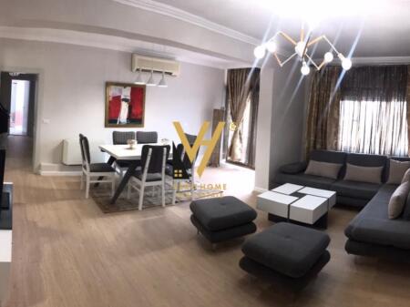 JEPET APARTAMENT 3+1+2+BLK ME QERA NE QENDER 1.100 EURO
