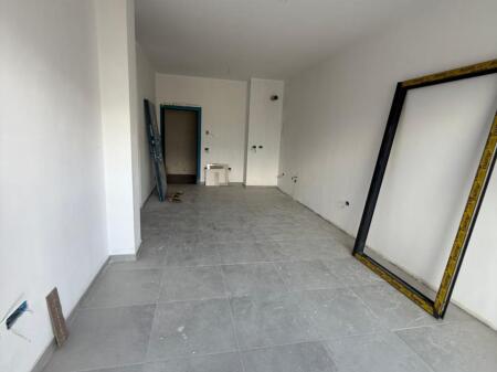 Appartamento 1+1 nel edificio più nuovo, Via Barrikadave