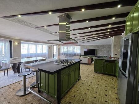 SUPER PENTHOUSE FOR RENT AT THE LAKE!