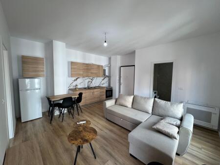 🏡 Jepet me qira apartament 1+1 📍Pranë Shkollës së Kuqe💶 Çmimi: 650 €