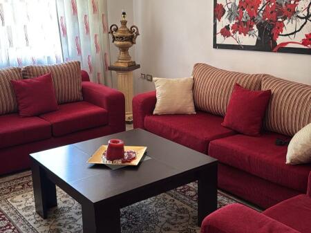 Pak minuta larg Ambasades Amerikane,prane Palestres Perfect Fitness prane jepet me qera apartament 2+1,i mobiluar.60,000 Leke