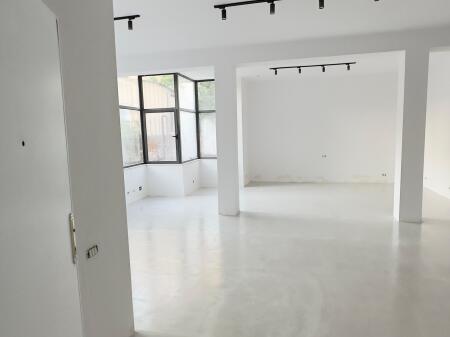 BUSINESS PREMISES FOR RENT - CENTER