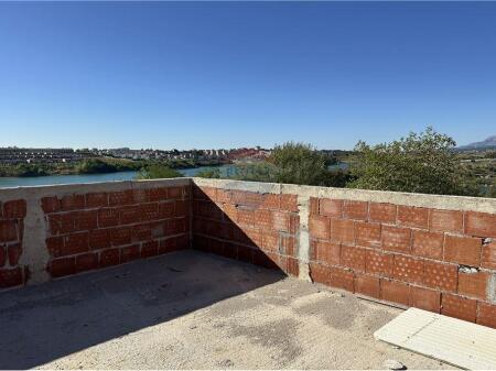 🌿 Apartament Unik 3+1 me 2 Tualete, Verandë/Oborr