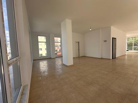 🏢Locale Commerciale in Affitto | 📍Usluga, Stazione Ferroviaria