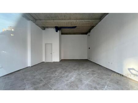 Locale commerciale in affitto in Via Karl Gega, ex Stazione Ferroviaria!