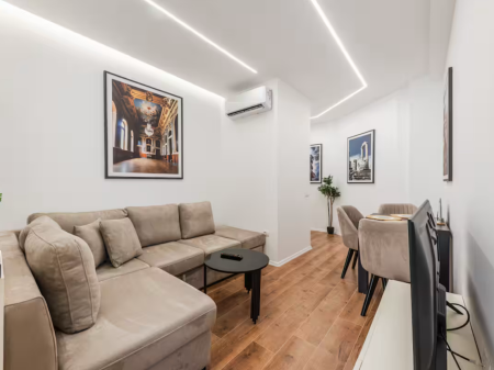 Jepet me qera apartament  1+1 ne Myslym Shyr. Pallati ri i 2025