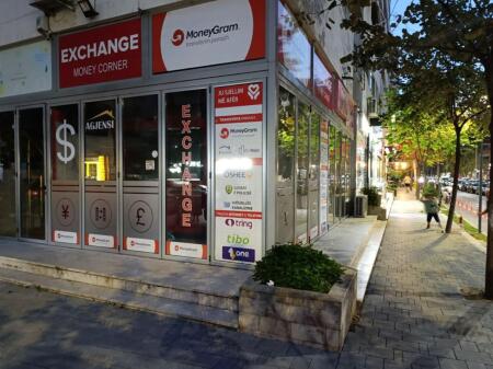 Locali commerciali in affitto ad Astir