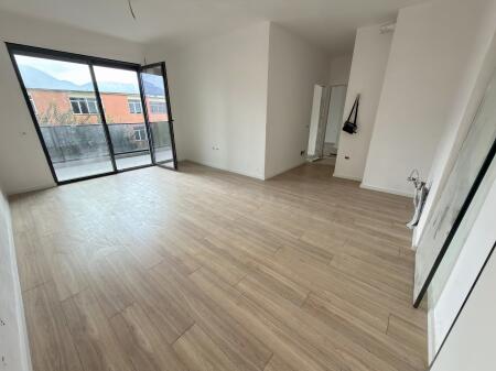 📣 Appartamento 2+1+2 in vendita 📍 Via 5 Maji, Tirana – zona molto richiesta ✨