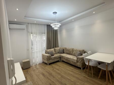 Shitet apartament 1+1 + ballkon në Rrugën “Bill Klinton”, Kodra e Diellit