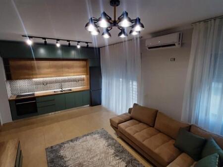 Apartament me qira c