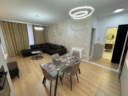 Jepet me qera Apartament 1+1+ parkim  Adresa : Rruga Jordan Misja ne fullim te rruges  Kati 4  I mobiluar dhe pabanuar  Cmimi 800€ me parkim i diskutueshem