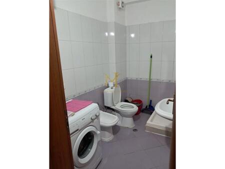 Jepet me qira afatgjatë apartament 2+1 – Plazh Iliria, Durrës