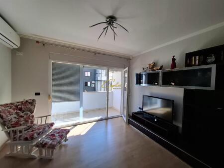 APARTAMENT ME QERA 1+1 ISH BLLOKU 900 EURO