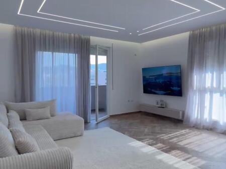 APARTAMENT NE SHITJE 2+1+2 PRANE SQUARE 21 TIRANE