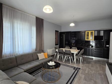 📌 Apartament 3+1+2 me Post Parkimi me Qira – Square 21, Tirane