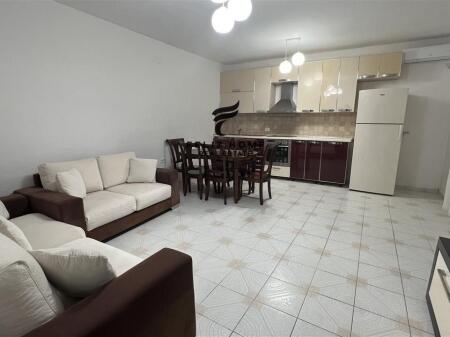 APARTAMENT ME QERA 2+1+MAGAZINE KOMBINAT 500 EURO