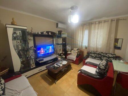Shitet, Apartament 1+1, Rruga Mine Peza, Tiranë.