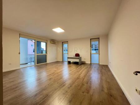 AFFITTO, UFFICIO - 85 m2 in VIA KAVAJËS‼️