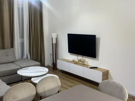 Jepet me qera Apartament 1+1  Adresa : Fresk Rezidenca Oxa  Kati 1  I mobiluar dhe pabanuar  Cmimi 400 mij lek