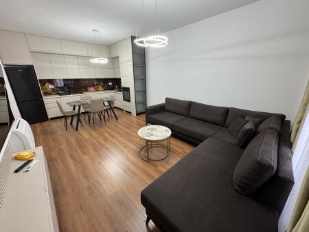 Jepet me qera Apartament 2+1+2 Adresa : Rruga Jordan Misja ne fullim te rruges  Kati 4  I mobiluar dhe pabanuar  Cmimi 1000€ me parkim i diskutueshem