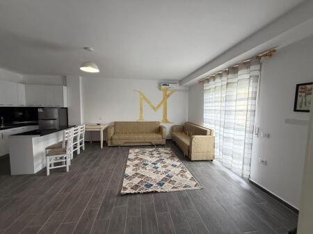 SHITET APARTAMENT 1+1 NË GOLEM, 80 M²!!