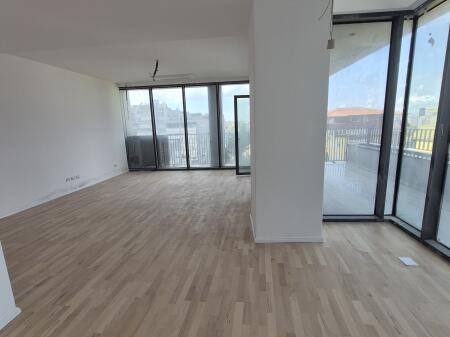 Ufficio 2+1+ Parcheggio in affitto a Lake View!